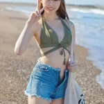 「1sdmm09704 マジックミラー号 真夏の水着美女【あや】ちゃん 童貞のフリした絶倫男が激ピストン！！何度イっても無視しガン突き再開！失禁・痙攣でキュッと締まったオマ〇コにとろ～りナマ中出し」のサムネイル画像
