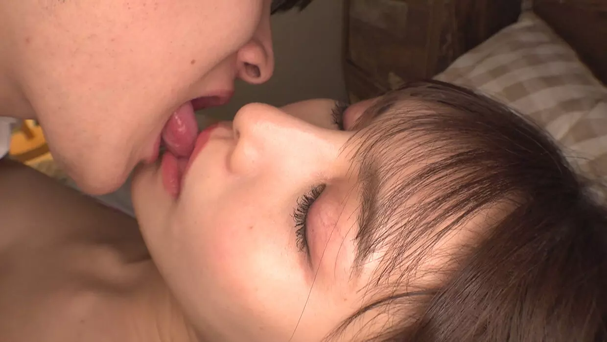 「dvrt06402 社飲みでつぶれた同僚をお持ち帰りしてドロ酔い性交。ボクを彼氏だと思っているらしく濃厚ベロチュウし放題でまさかの生ハメOK！ピストン中に酔い冷めしたけどお互いイク寸前の腰振りを止められずそのまま朝まで中出し！」のサムネイル画像