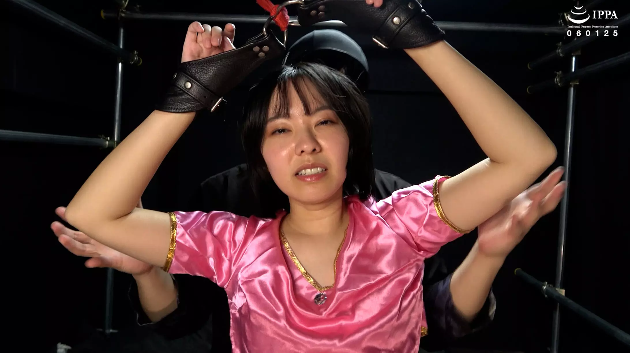 「h_1416ad02022 【くすぐり】「踊り子なまりちゃんをバンザイ拘束くすぐりでくすぐったがりなおどりを踊らせる！」WAKA-087加護まり 4」のサムネイル画像